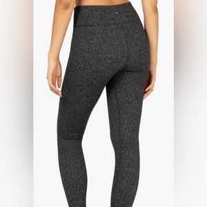 Small Kyodan leggings, dark charcoal with some lighter colors.